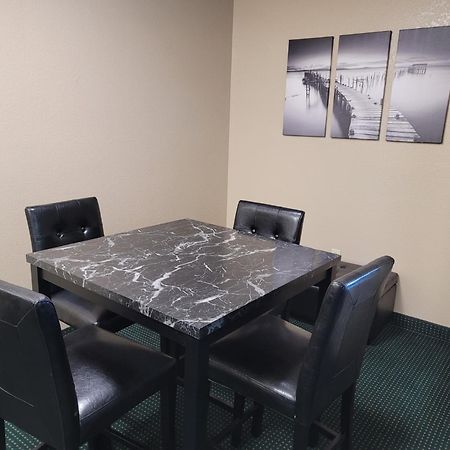 Hotel Super 8 By Wyndham Ionia Mi Zewnętrze zdjęcie