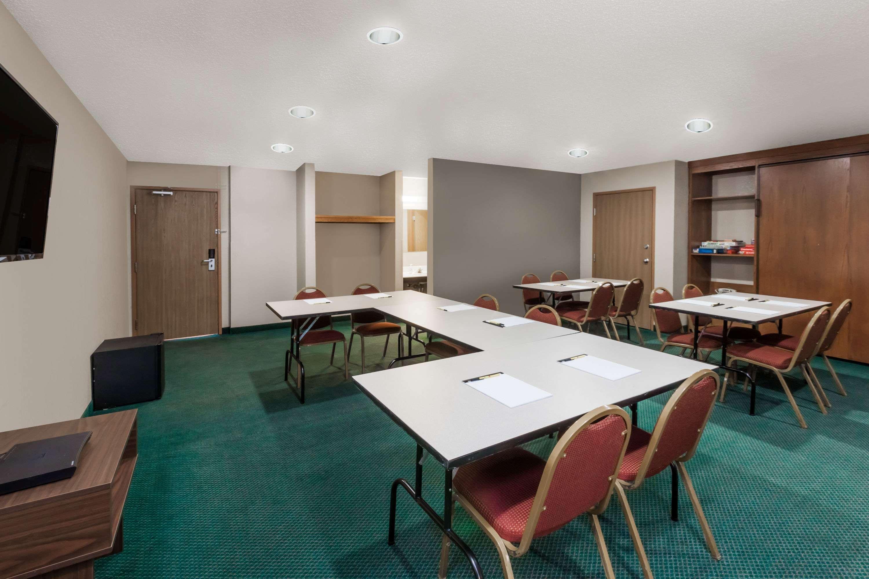 Hotel Super 8 By Wyndham Ionia Mi Zewnętrze zdjęcie