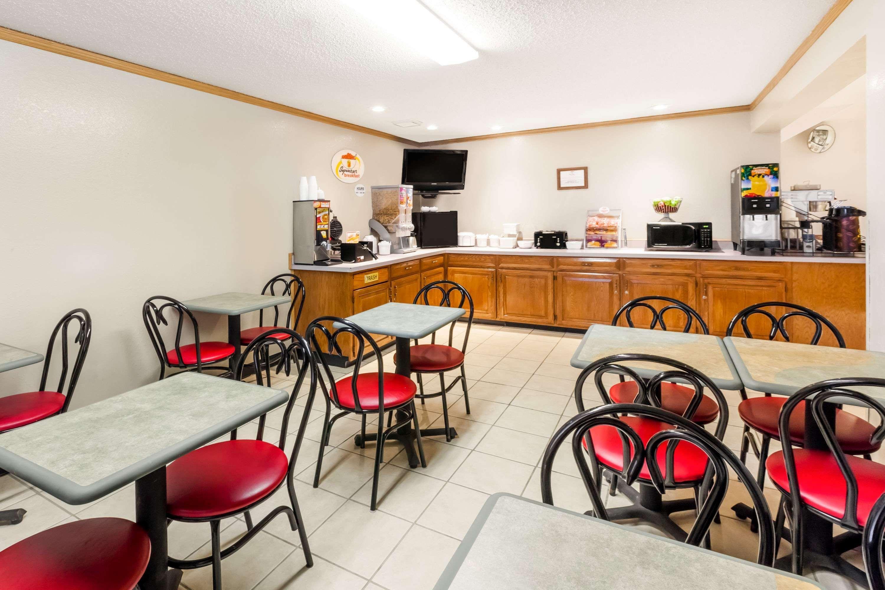 Hotel Super 8 By Wyndham Ionia Mi Zewnętrze zdjęcie