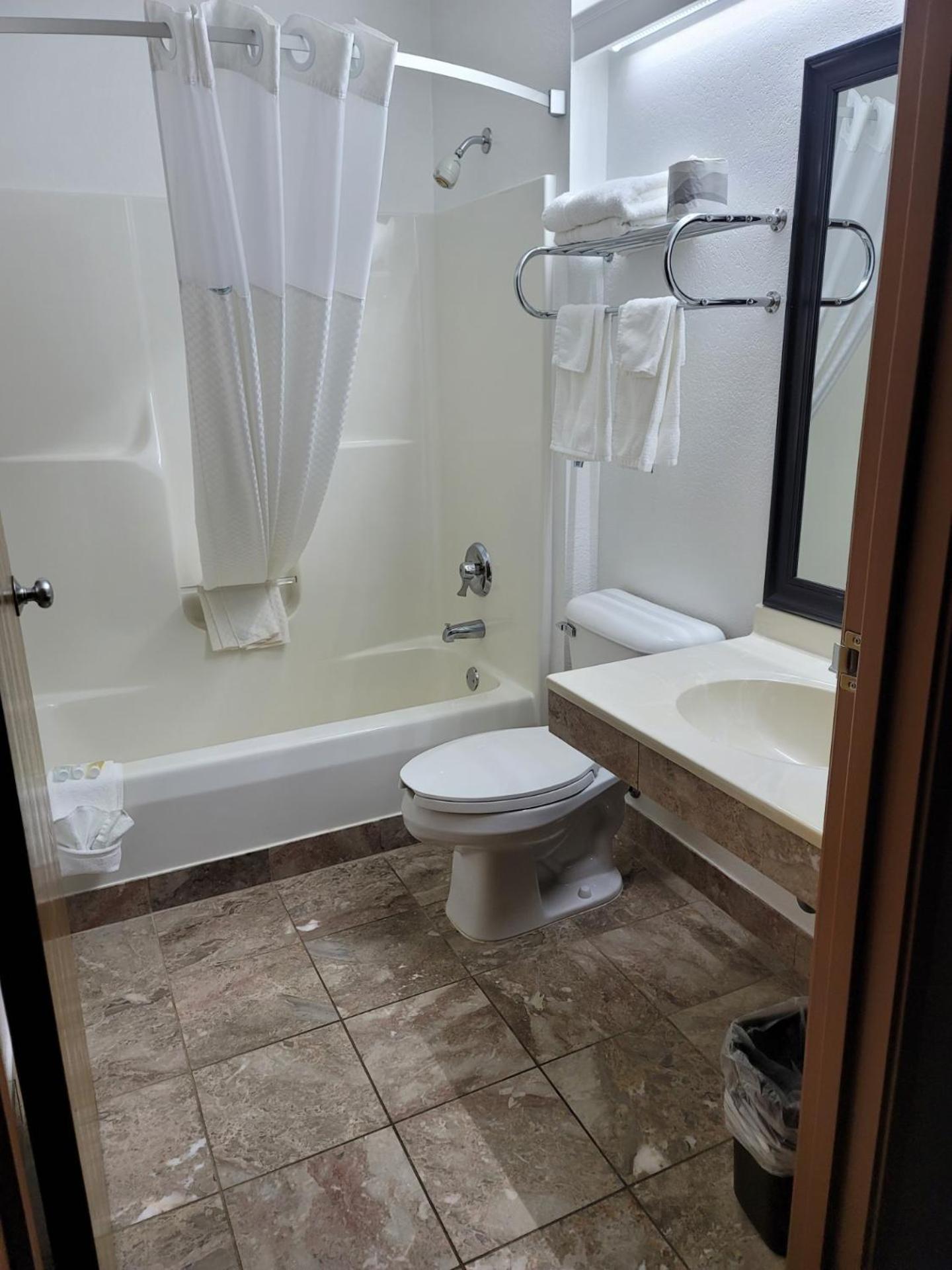 Hotel Super 8 By Wyndham Ionia Mi Zewnętrze zdjęcie