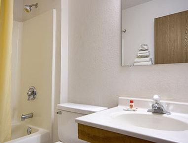 Hotel Super 8 By Wyndham Ionia Mi Zewnętrze zdjęcie